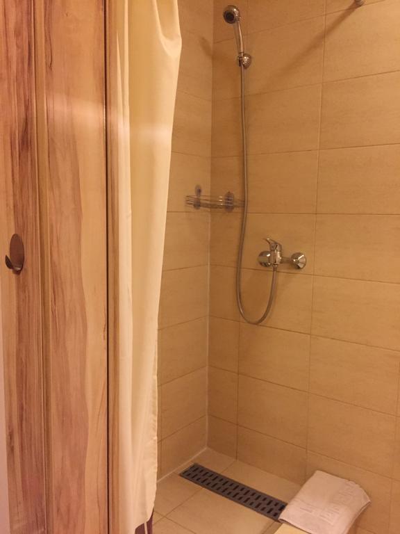 Kawalerka Fredry 3/13 Apartment Познан Стая снимка